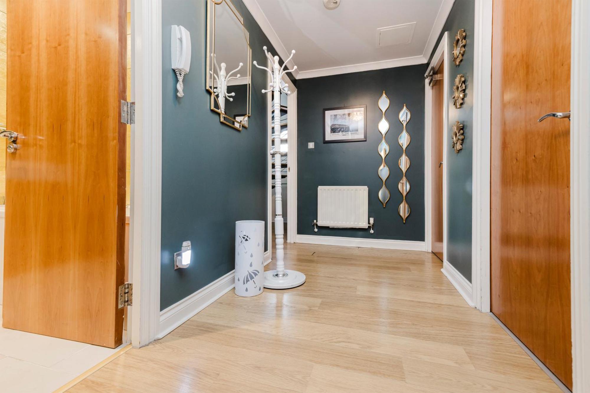 Joivy Stylish Apartment With Balcony In Old Town Единбург Екстериор снимка