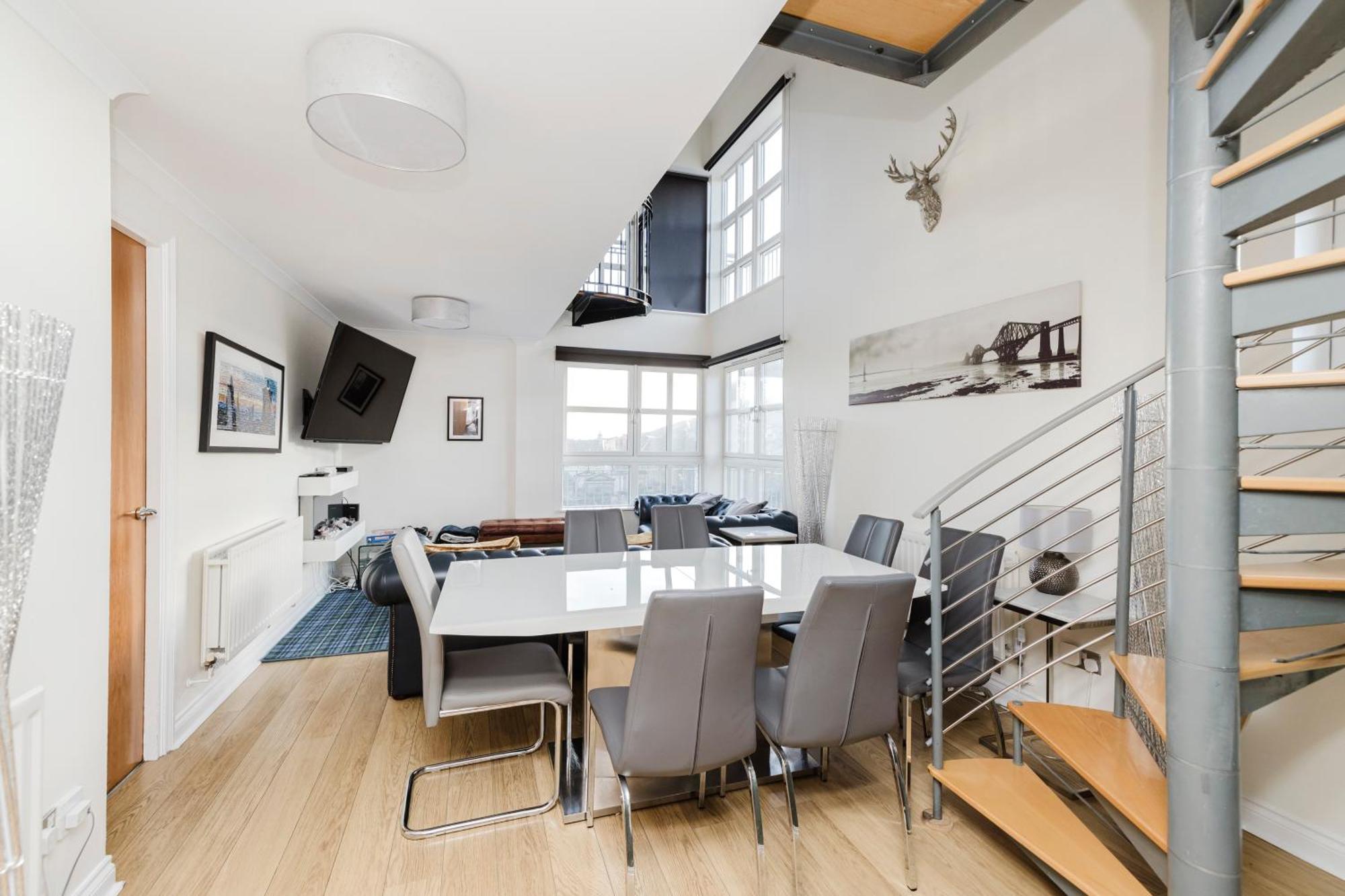 Joivy Stylish Apartment With Balcony In Old Town Единбург Екстериор снимка