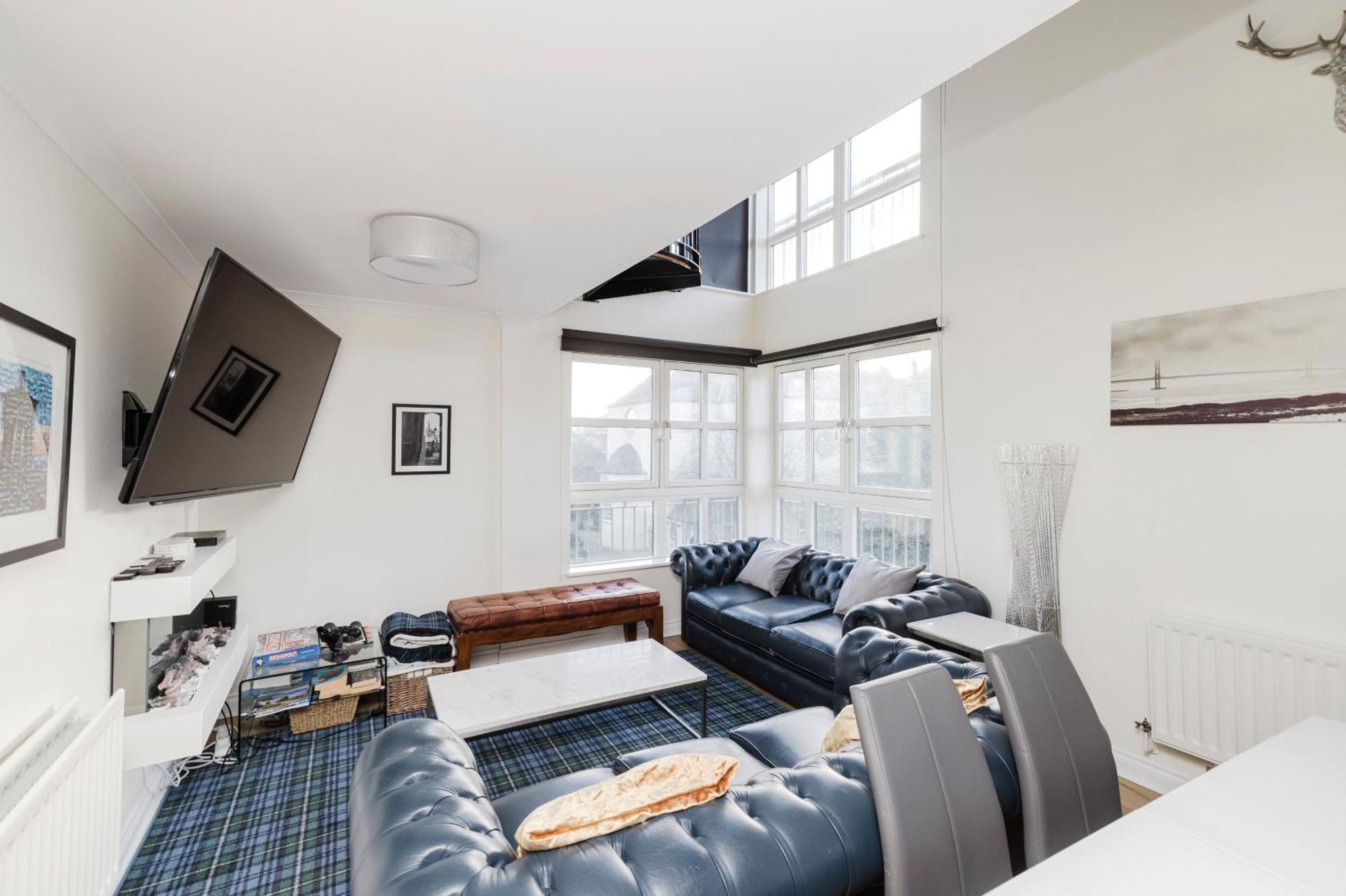 Joivy Stylish Apartment With Balcony In Old Town Единбург Екстериор снимка