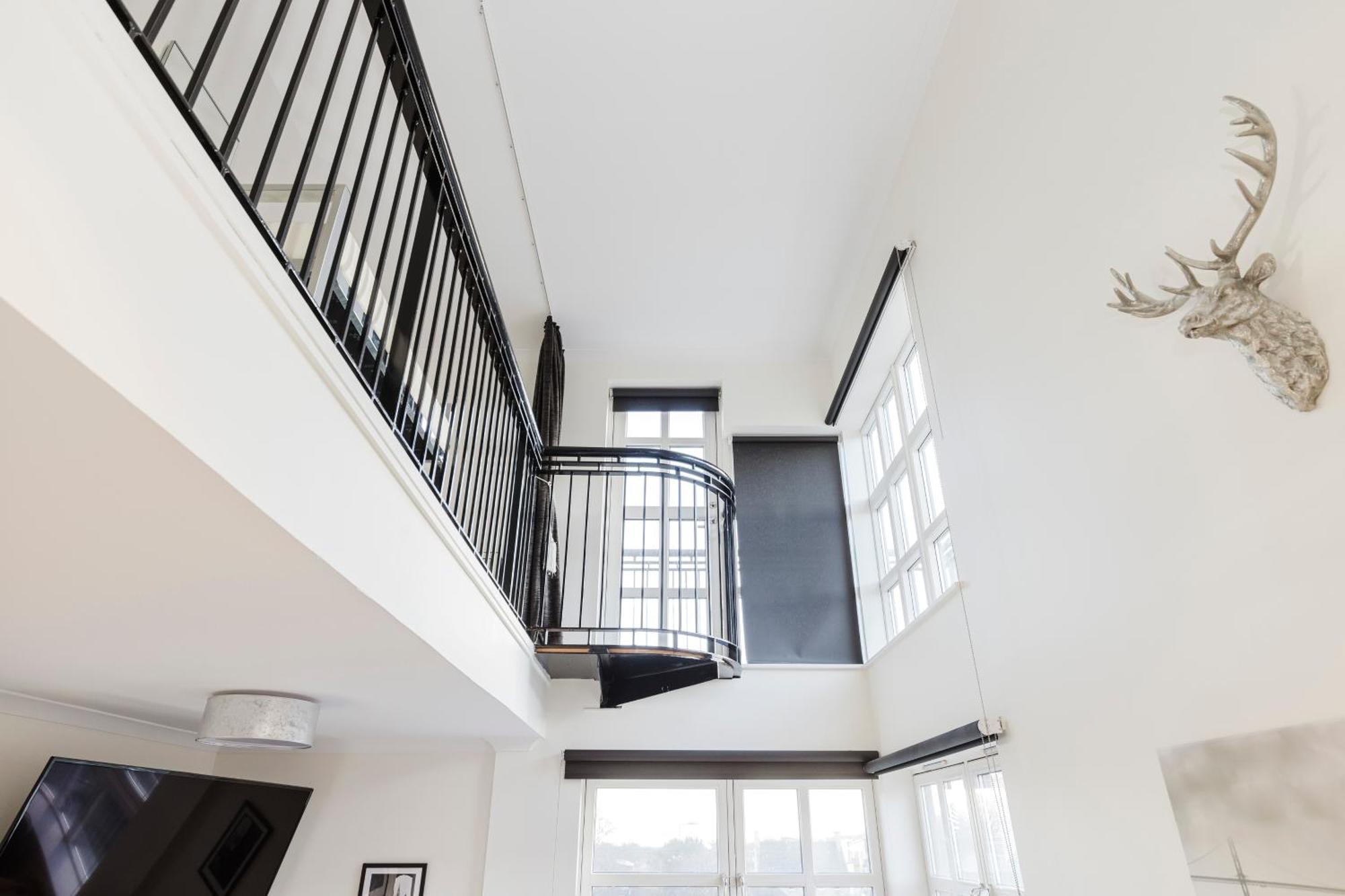 Joivy Stylish Apartment With Balcony In Old Town Единбург Екстериор снимка