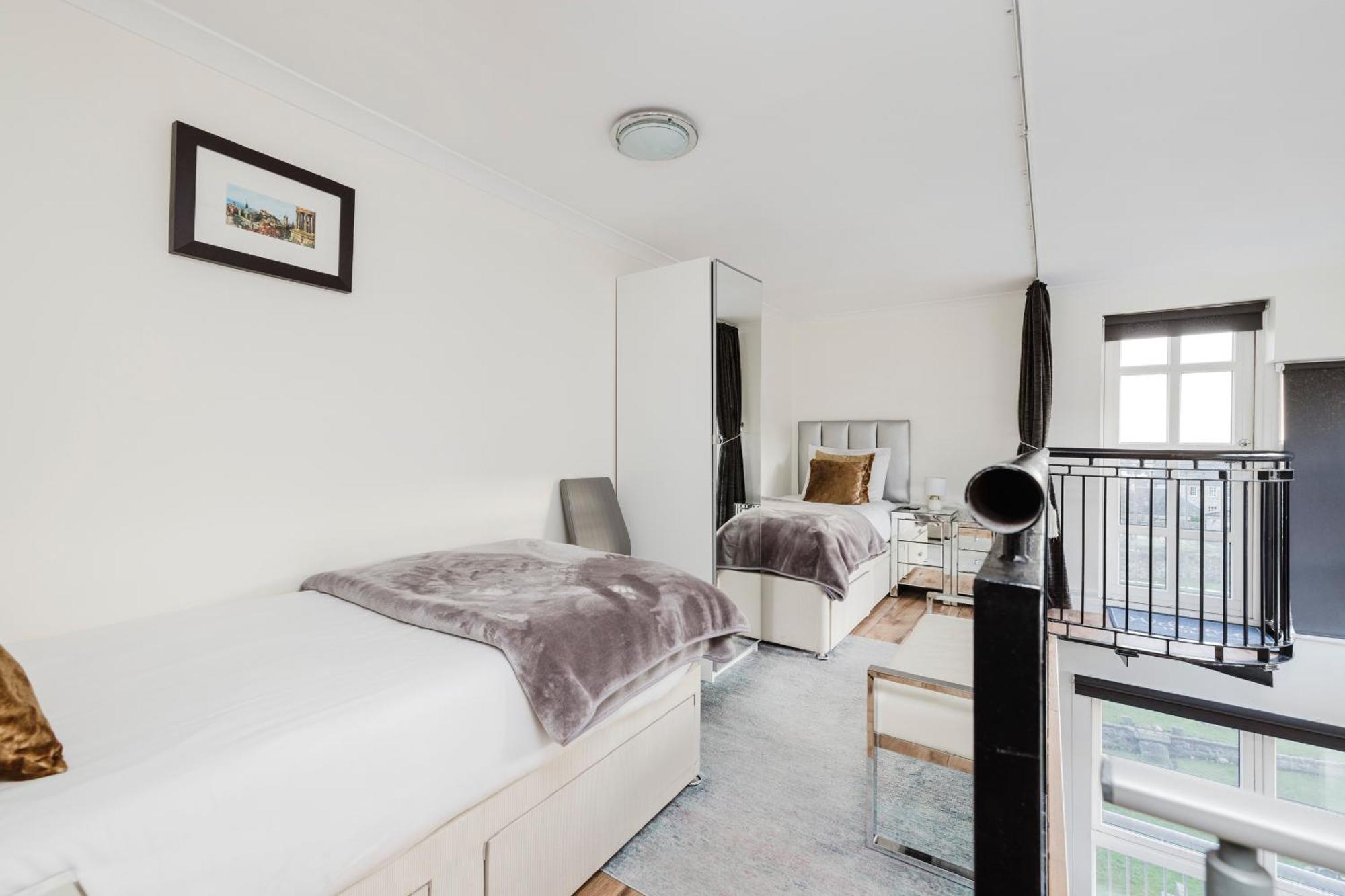 Joivy Stylish Apartment With Balcony In Old Town Единбург Екстериор снимка