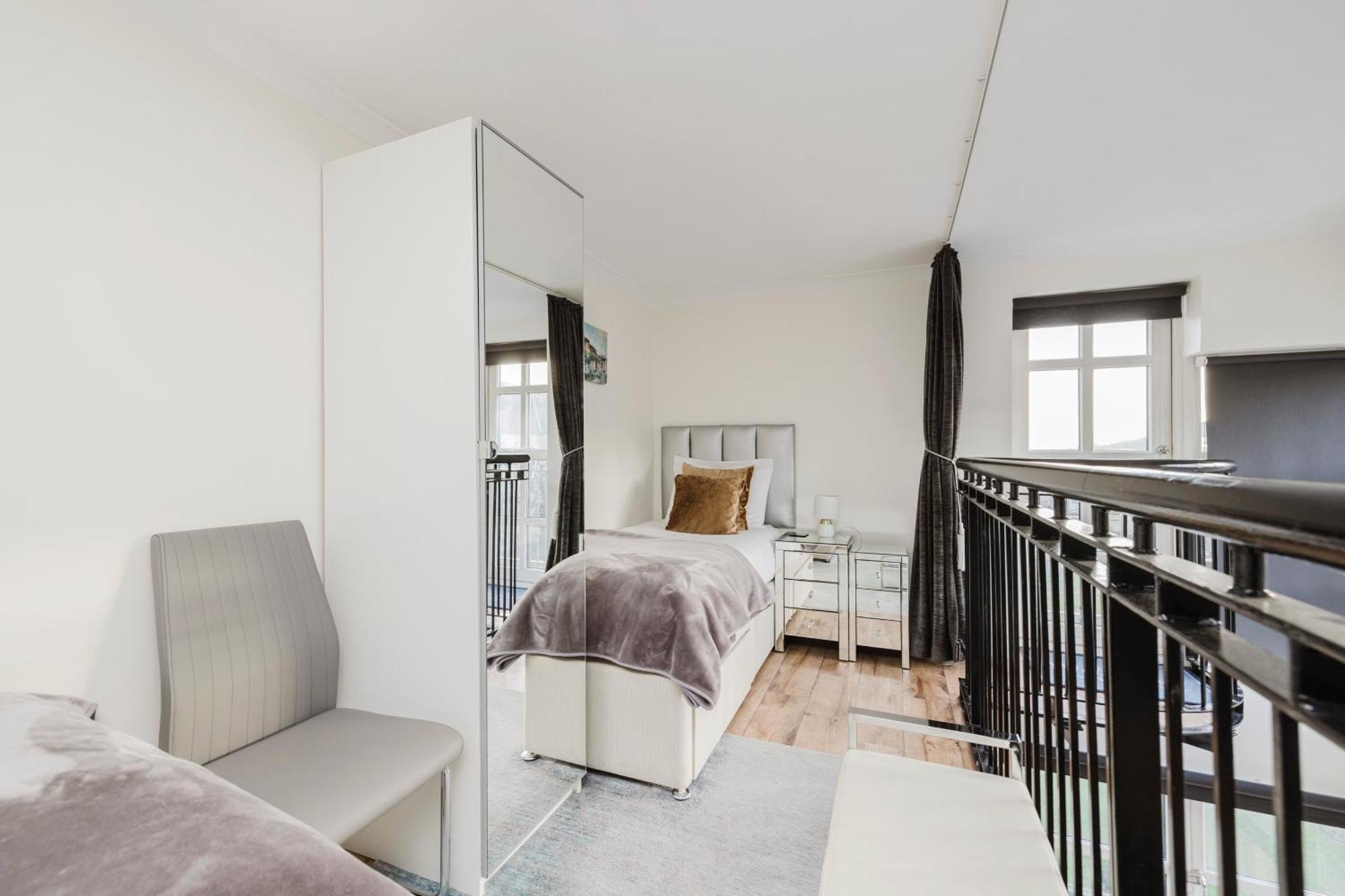Joivy Stylish Apartment With Balcony In Old Town Единбург Екстериор снимка